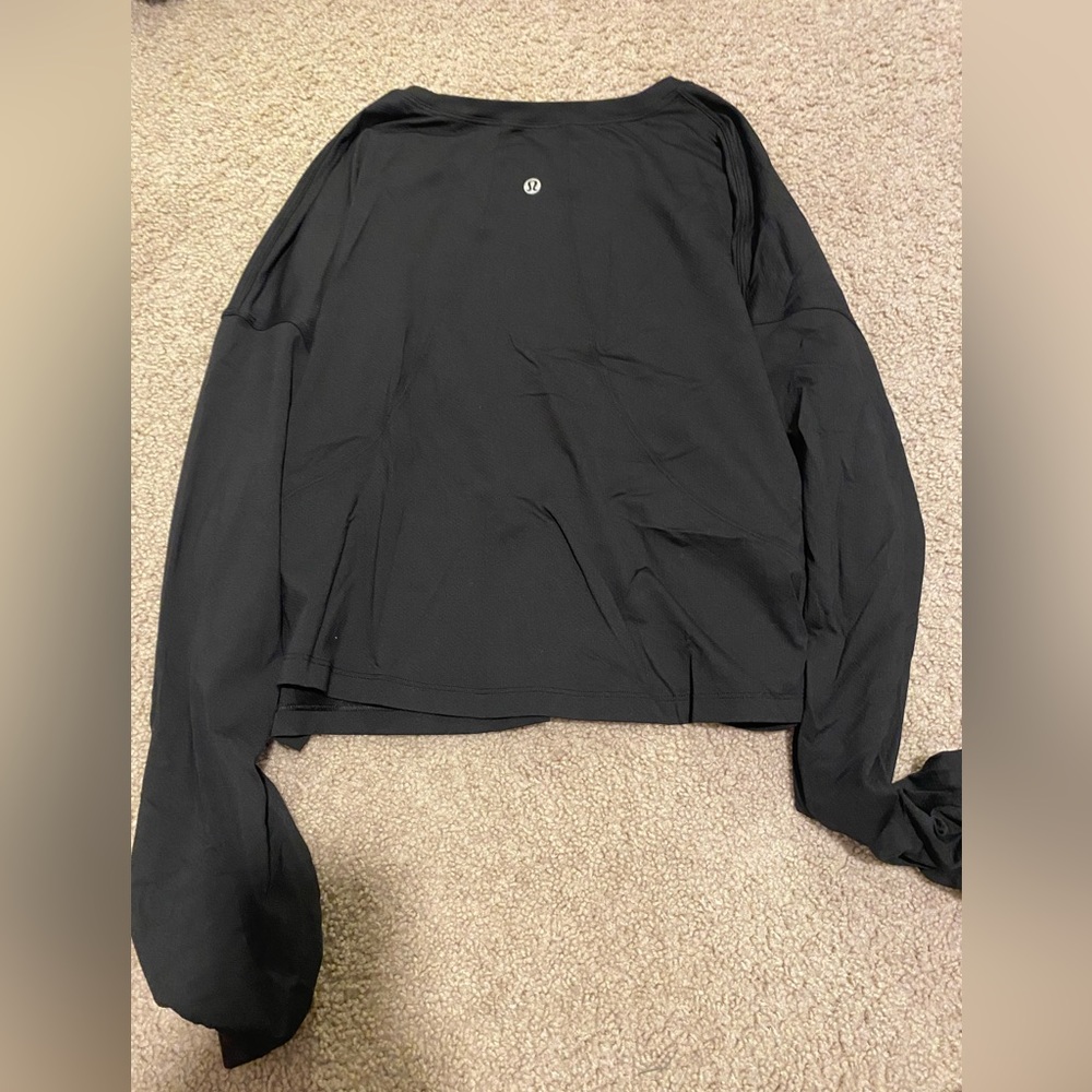 Lululemon black cropped longsleeve